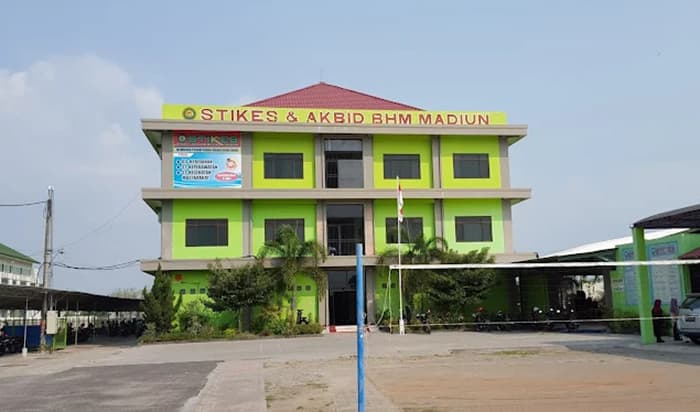 kampus kesehatan di madiun