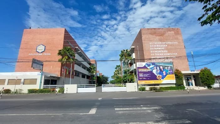 kampus kesehatan di tegal