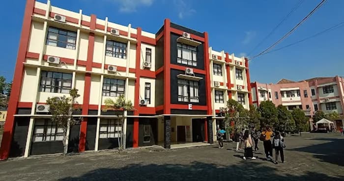 Universitas Ivet Semarang